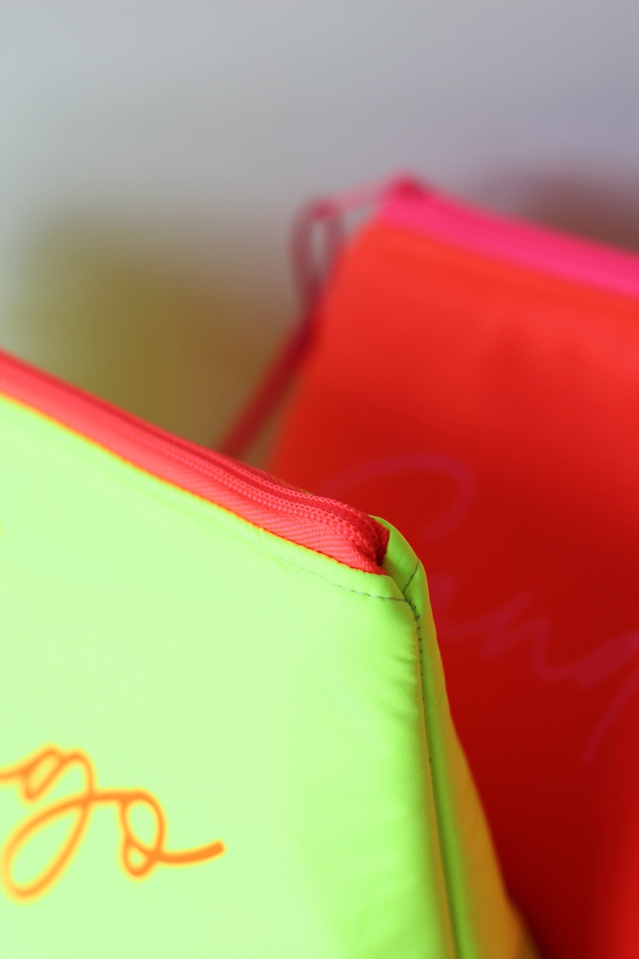 Neceser Personalizado Amarillo Neón